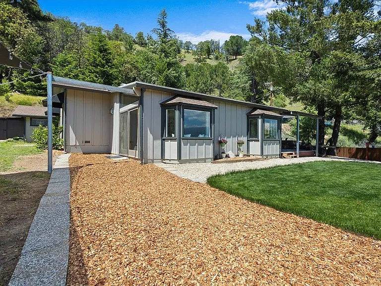 3BR/2BA Home in Ukiah, CA