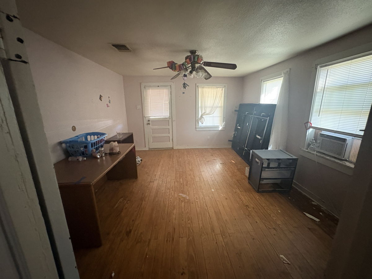3BR/2BA Home in Smithville, TX photo 3