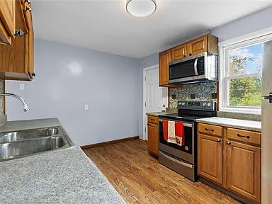 3BR Home in St. Louis , MO photo 8