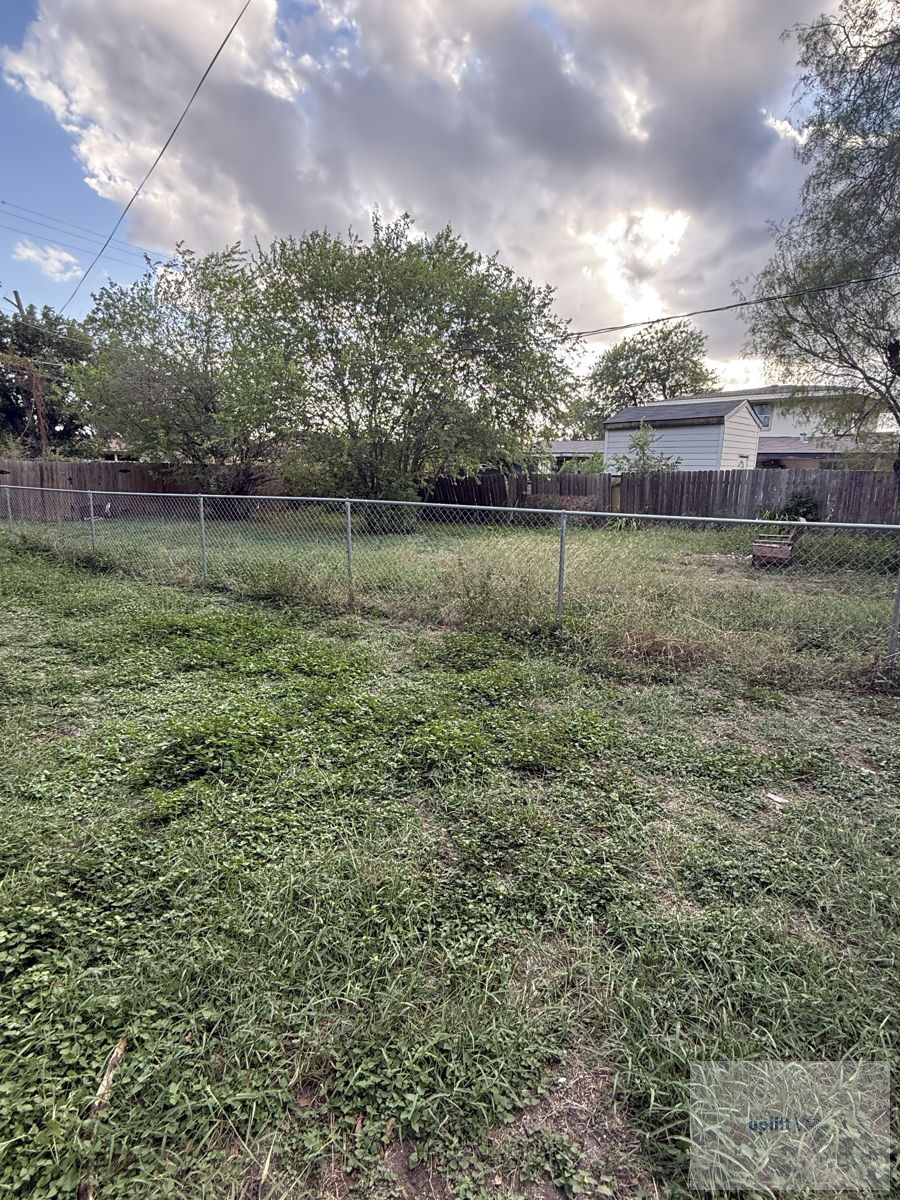 4BR Home in San Antonio , TX photo 8