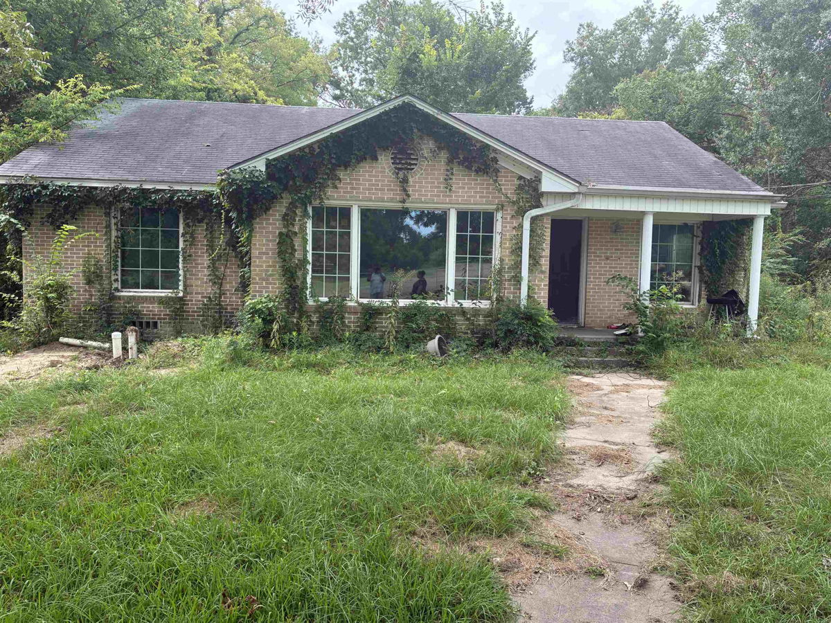 2BR/1BA Home in Carthage, TX