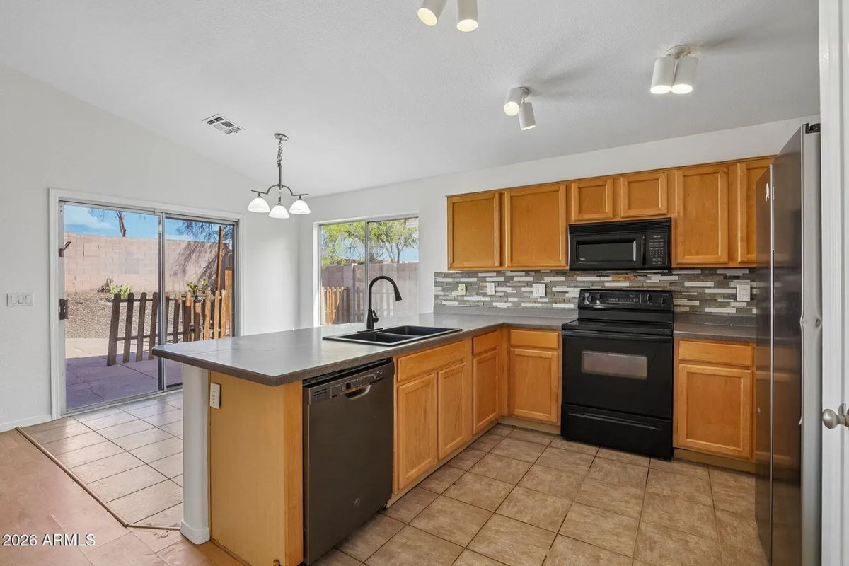 3BR Home in Mesa , AZ photo 5
