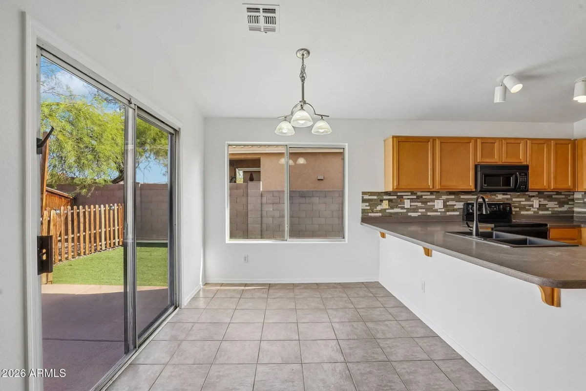 3BR Home in Mesa , AZ photo 8