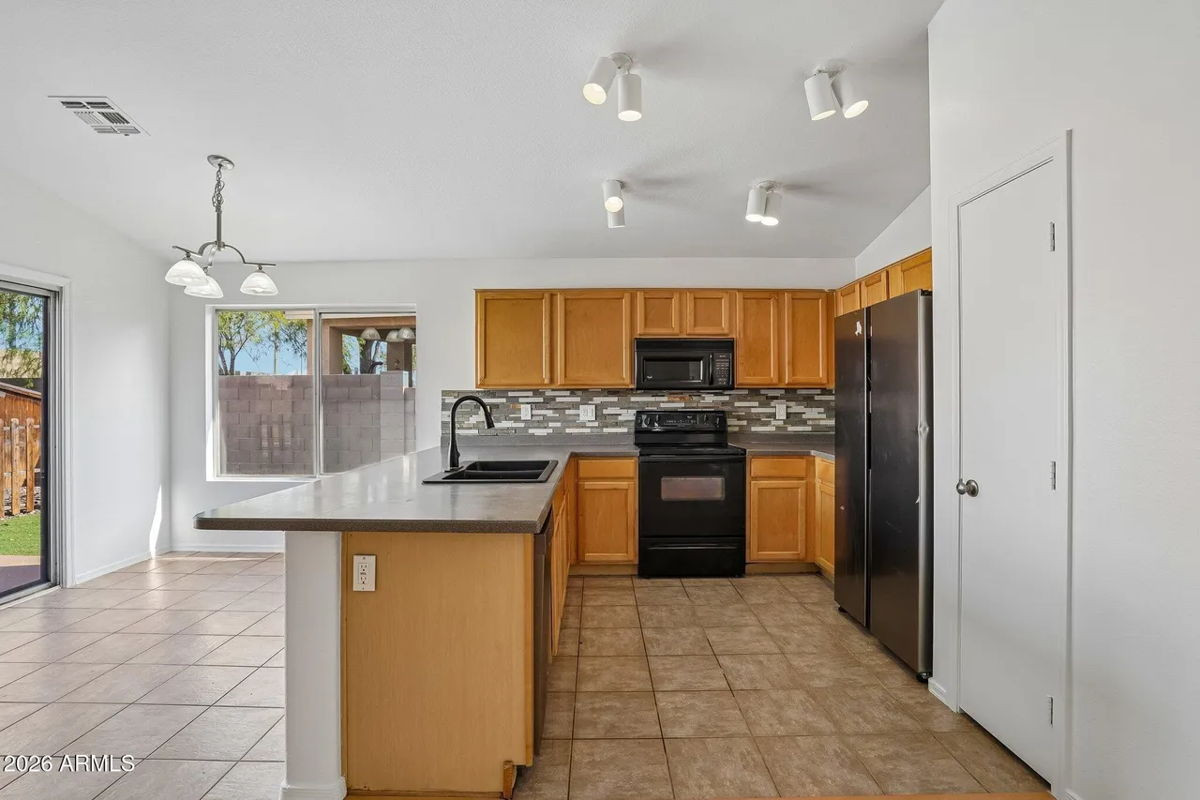 3BR Home in Mesa , AZ photo 10