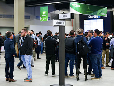 Foto de pessoas num evento StartSe