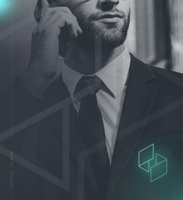 Imagem de um homem telefonando através de um smartphone