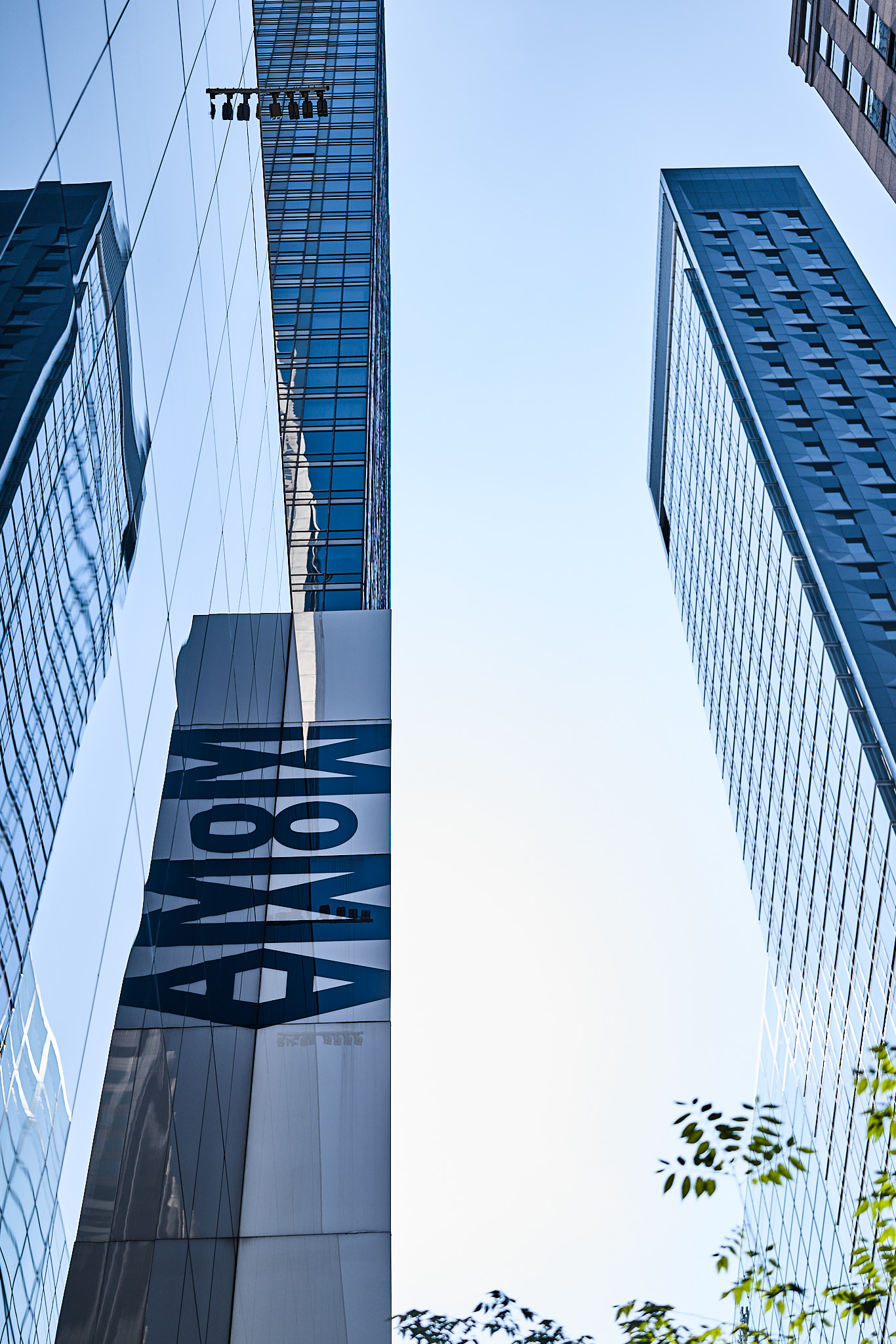 El MoMA (Museo de Arte Moderno) es referencia mundial indiscutible, no sólo su colección permanente sino su fina curaduría de exposiciones temporales.