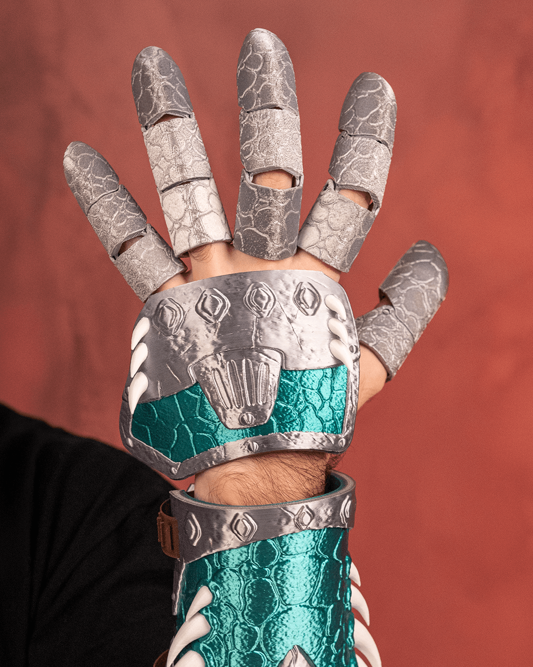 Scaled Barbarian Gauntlet & Vambrace