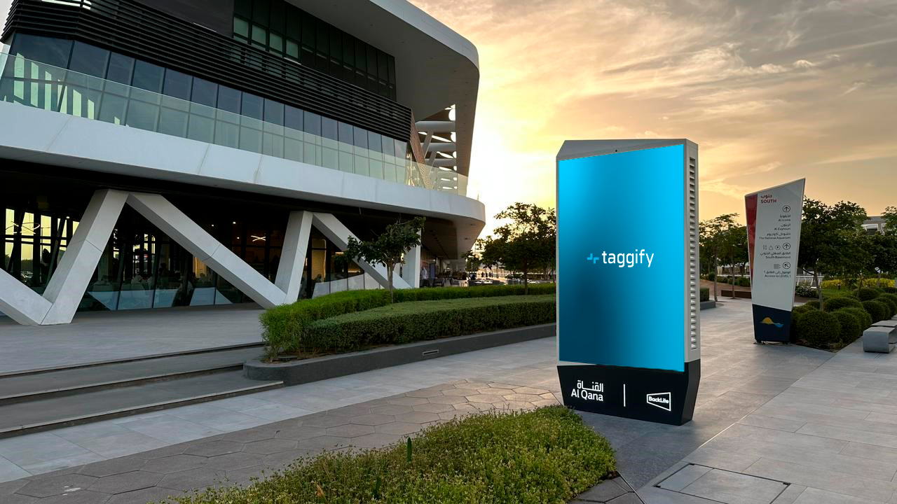 AE - Dubai - Al Qana - Digital Totem D1b - Rabdan