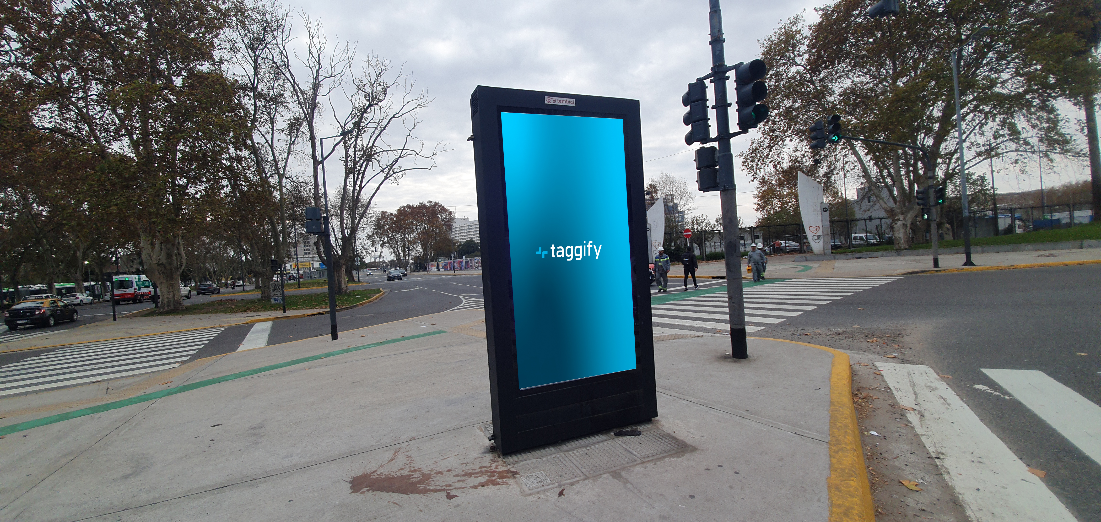 AR - CABA - Retiro - Av. Eduardo Madero y San Martín - Comuna 1