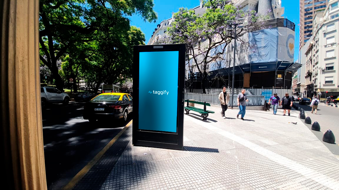 AR - CABA - Retiro - Santa Fe y Maipú - Comuna 1