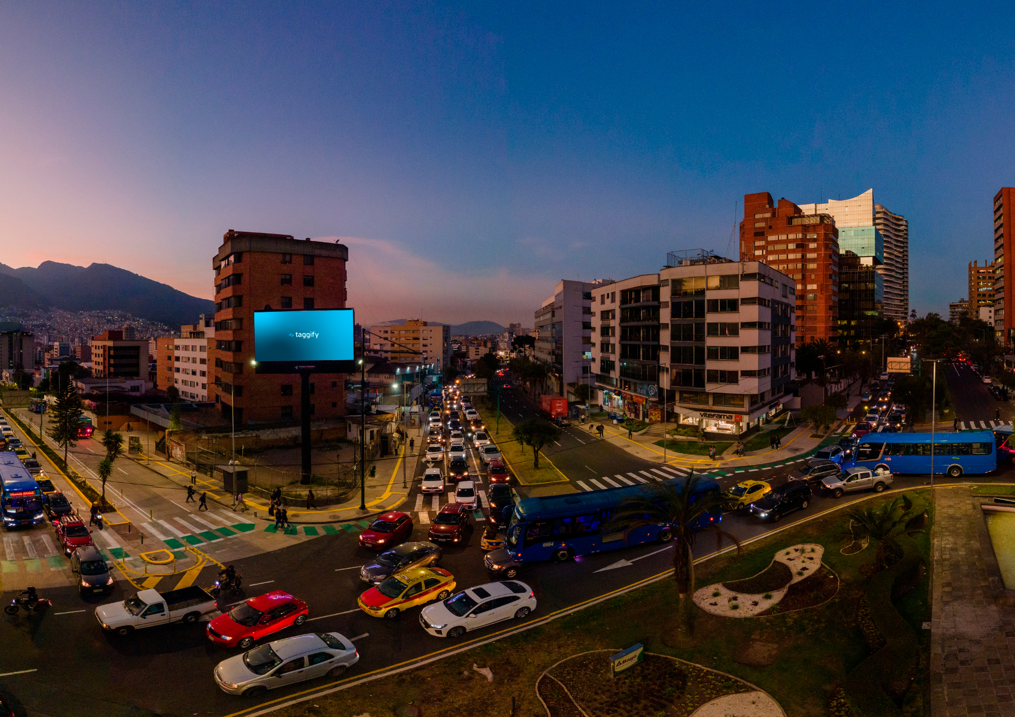 EC - Coruña - Av Coruna Y Av Colon - Quito