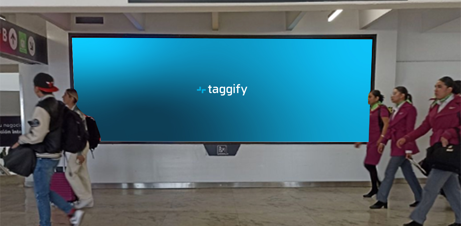 MX - CDMX - Videowall Sala De Ultima Espera Nacional/ Sala 12 1115016 - Mexico City