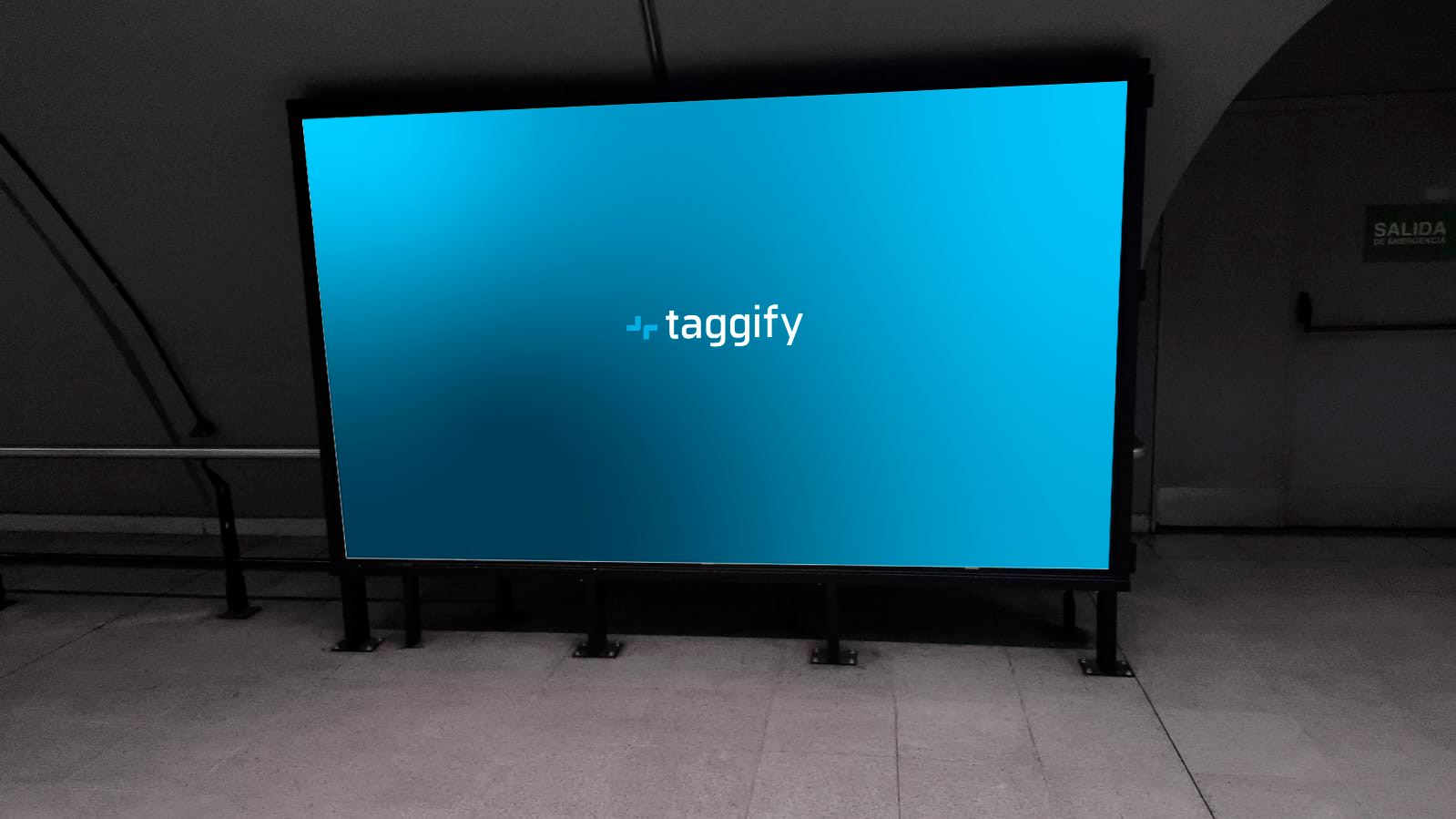 AR - CABA - Villa Urquiza - Videowall J.M. de Rosas - CABA