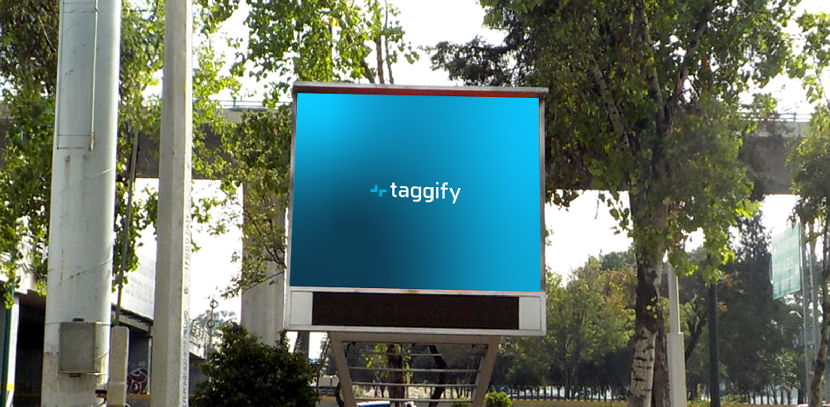 MX - Estado de Mexico - Calzada de los Jinetes y Plaza Valle Dorado - State of Mexico