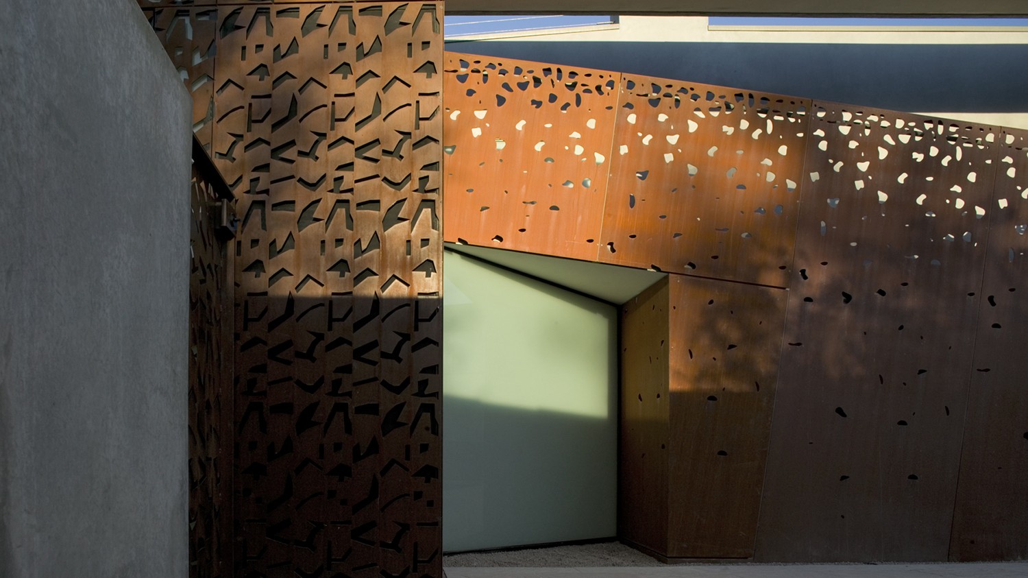 https://s3.us-east-2.amazonaws.com/steven-holl/uploads/projects/project-images/BillTimmerman_Planar_ECDT8124_WH.jpg https://s3.us-east-2.amazonaws.com/steven-holl/uploads/projects/project-images/BillTimmerman_Planar_ECDT8124_WH.jpg
