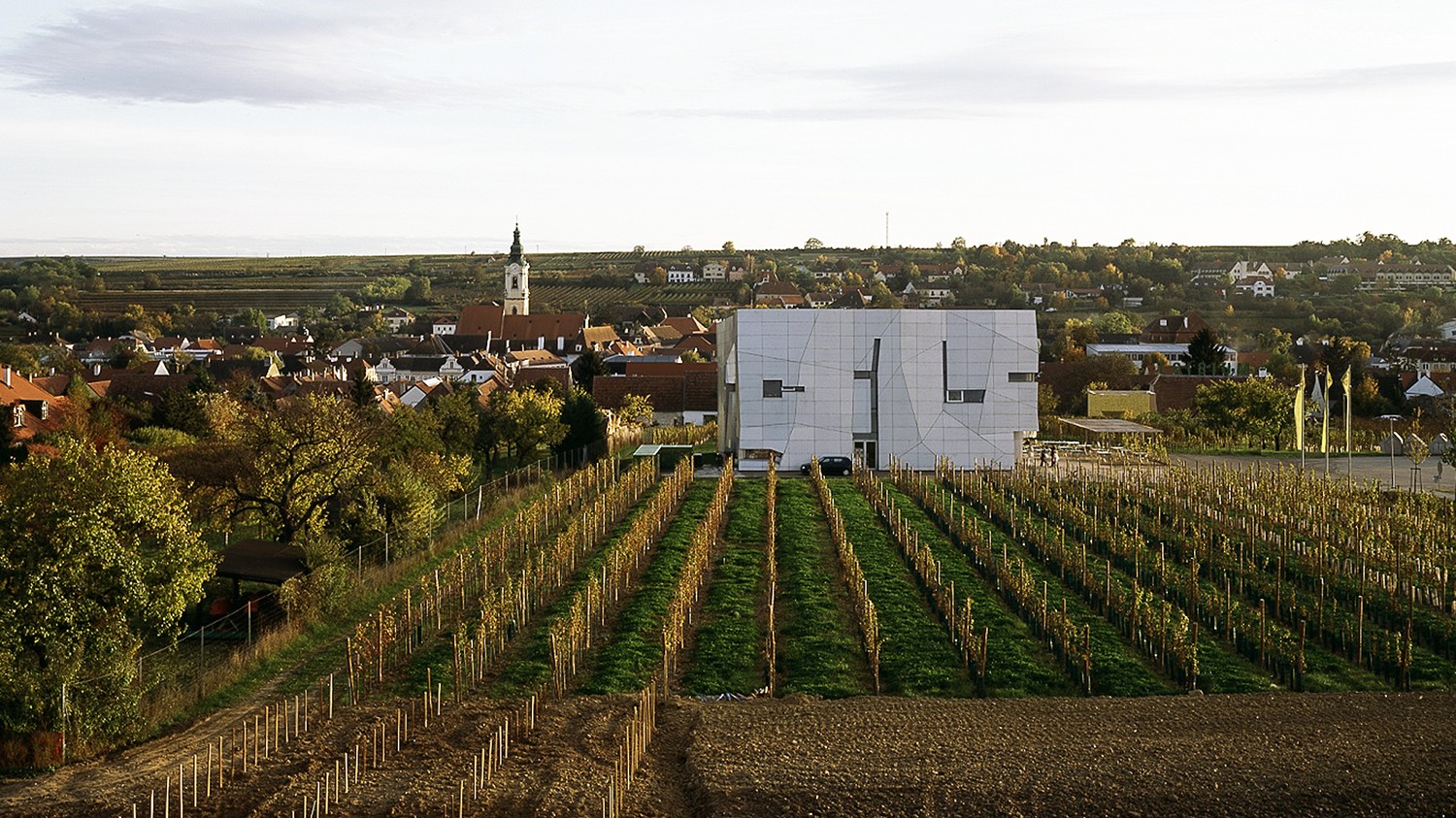 https://s3.us-east-2.amazonaws.com/steven-holl/uploads/projects/project-images/ChristianRichters_LoisiumVisitor_TownAerial_WH.jpg https://s3.us-east-2.amazonaws.com/steven-holl/uploads/projects/project-images/ChristianRichters_LoisiumVisitor_TownAerial_WH.jpg