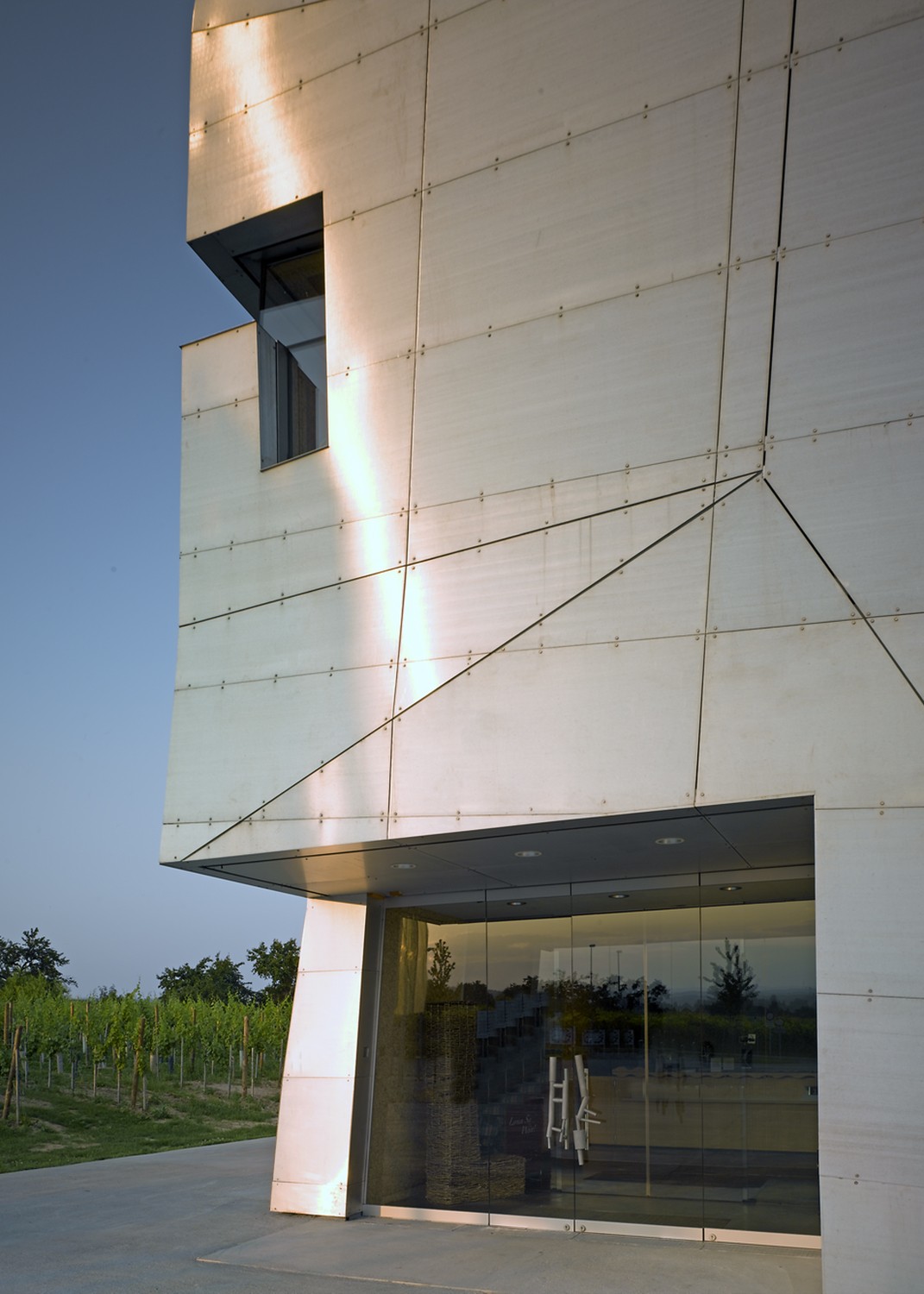 https://s3.us-east-2.amazonaws.com/steven-holl/uploads/projects/project-images/ChristianRichters_LoisiumVisitor_cr3733162_WV.jpg https://s3.us-east-2.amazonaws.com/steven-holl/uploads/projects/project-images/ChristianRichters_LoisiumVisitor_cr3733162_WV.jpg