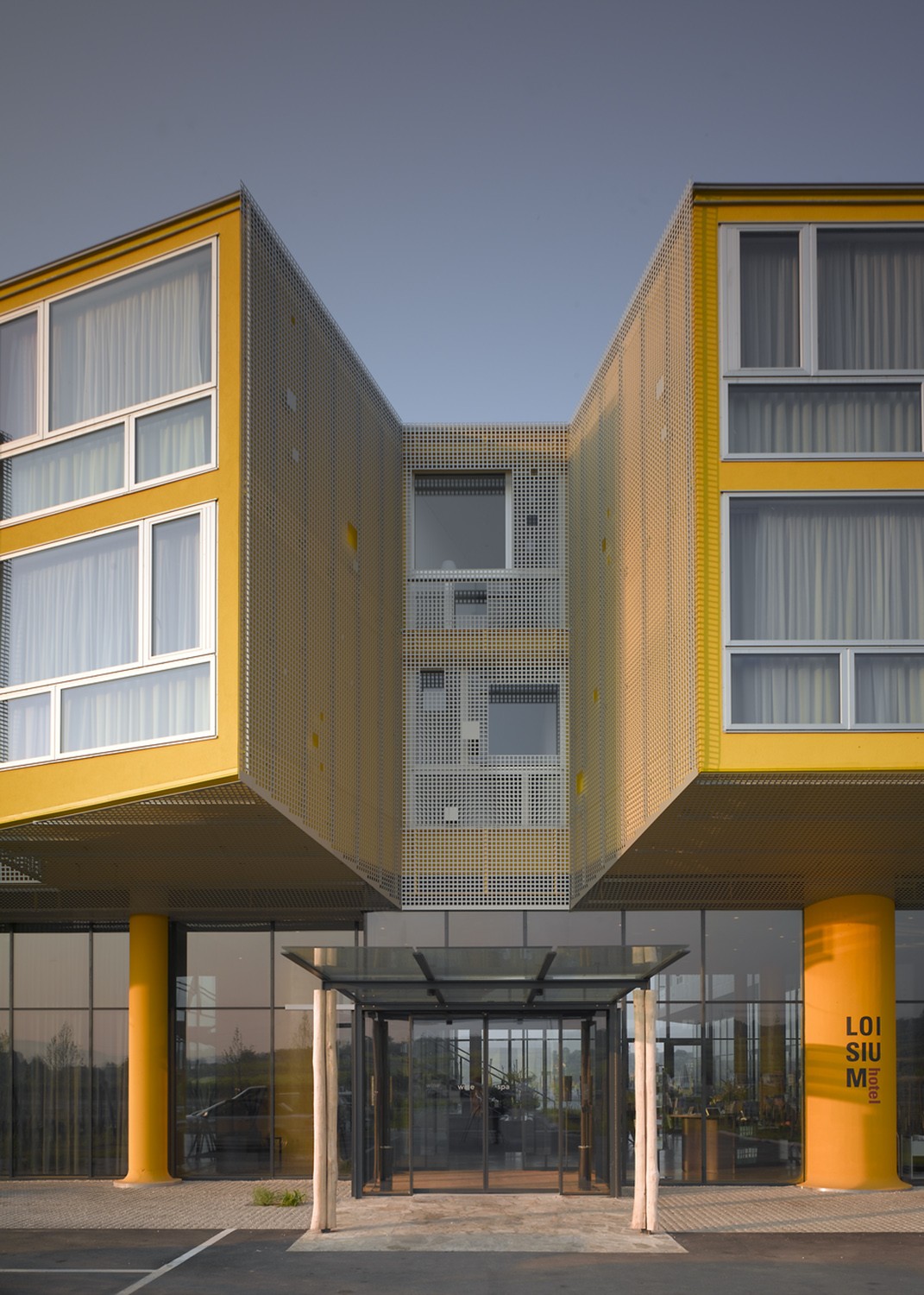 https://s3.us-east-2.amazonaws.com/steven-holl/uploads/projects/project-images/ChristianRichters_Loisium_cr3733217_WV.jpg https://s3.us-east-2.amazonaws.com/steven-holl/uploads/projects/project-images/ChristianRichters_Loisium_cr3733217_WV.jpg