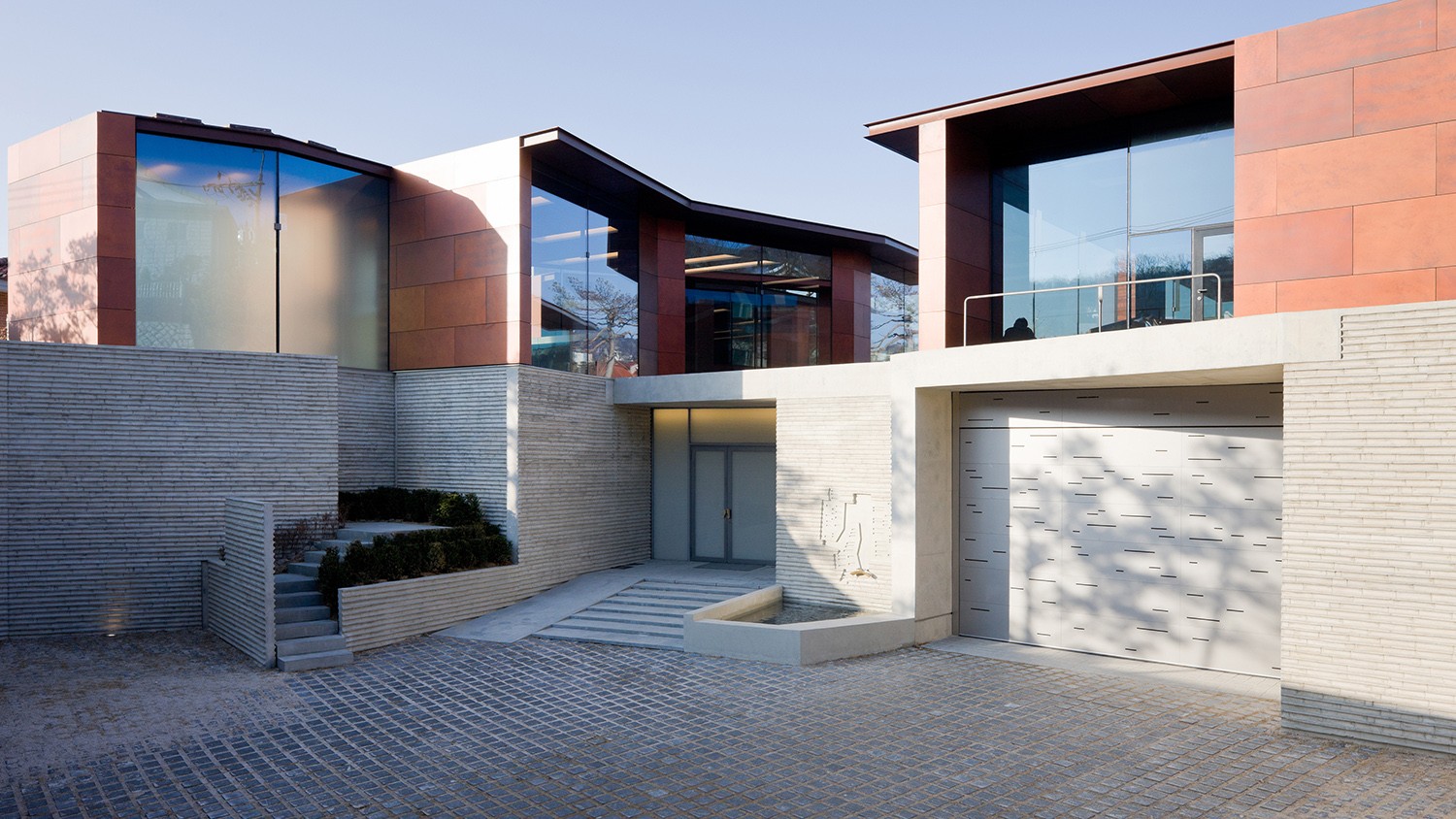 https://s3.us-east-2.amazonaws.com/steven-holl/uploads/projects/project-images/IwanBaan_Daeyang_SHA8166_WH.jpg https://s3.us-east-2.amazonaws.com/steven-holl/uploads/projects/project-images/IwanBaan_Daeyang_SHA8166_WH.jpg