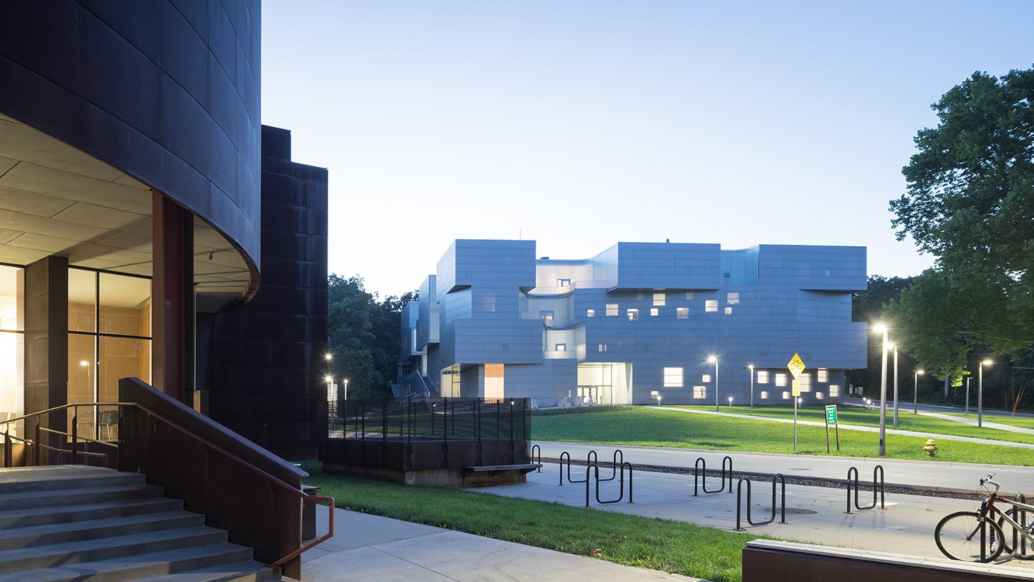VISUAL ARTS BUILDING, UNIVERSITY OF IOWA STEVEN HOLL ARCHITECTS