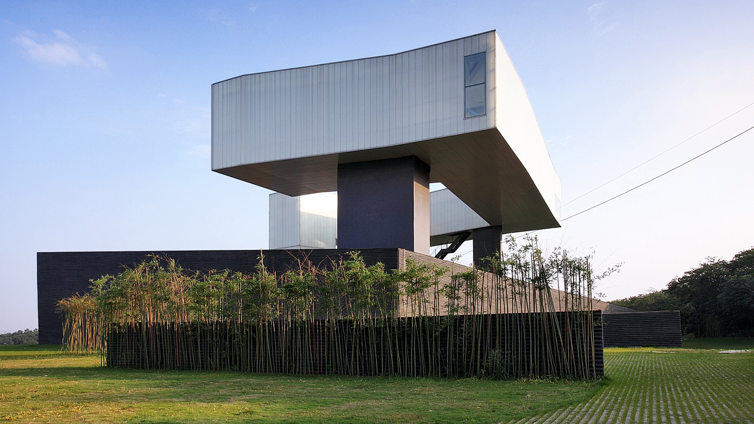 https://s3.us-east-2.amazonaws.com/steven-holl/uploads/projects/project-images/NanjingSifangArtMuseum_NanjingSifang_01_WH.jpg https://s3.us-east-2.amazonaws.com/steven-holl/uploads/projects/project-images/NanjingSifangArtMuseum_NanjingSifang_01_WH.jpg