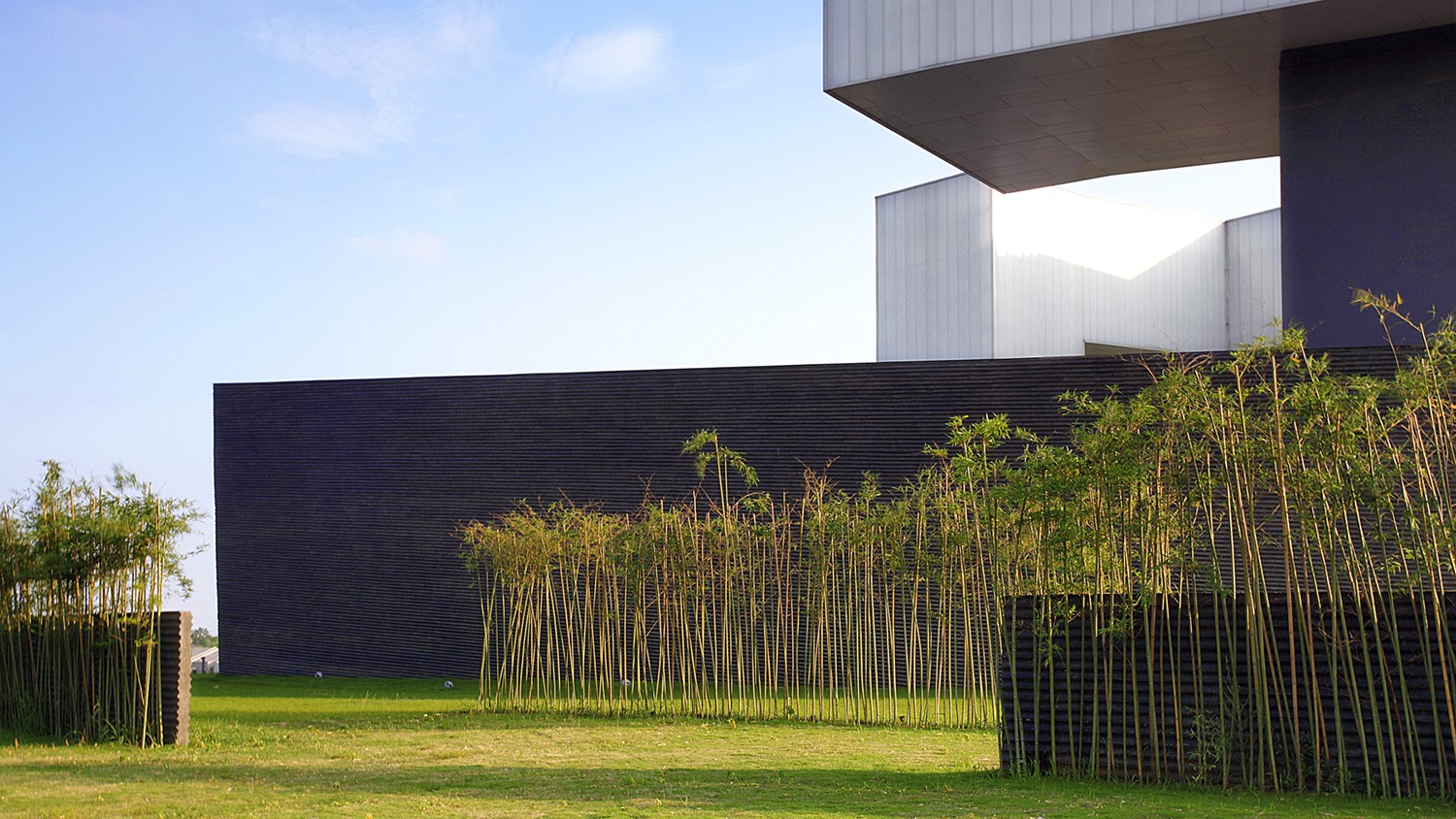 https://s3.us-east-2.amazonaws.com/steven-holl/uploads/projects/project-images/NanjingSifangArtMuseum_NanjingSifang_11_WH.jpg https://s3.us-east-2.amazonaws.com/steven-holl/uploads/projects/project-images/NanjingSifangArtMuseum_NanjingSifang_11_WH.jpg