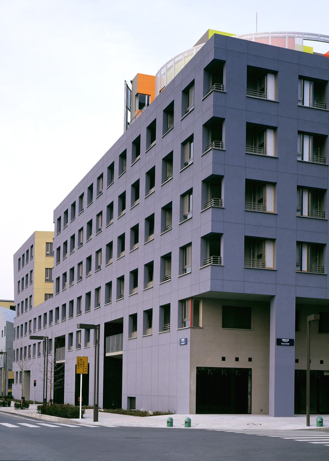 https://s3.us-east-2.amazonaws.com/steven-holl/uploads/projects/project-images/PaulWarchol_Makuhari_96-031-01B_WV.jpg https://s3.us-east-2.amazonaws.com/steven-holl/uploads/projects/project-images/PaulWarchol_Makuhari_96-031-01B_WV.jpg