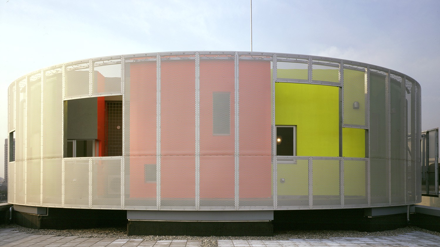 https://s3.us-east-2.amazonaws.com/steven-holl/uploads/projects/project-images/PaulWarchol_Makuhari_96-031-08B_WH.jpg https://s3.us-east-2.amazonaws.com/steven-holl/uploads/projects/project-images/PaulWarchol_Makuhari_96-031-08B_WH.jpg