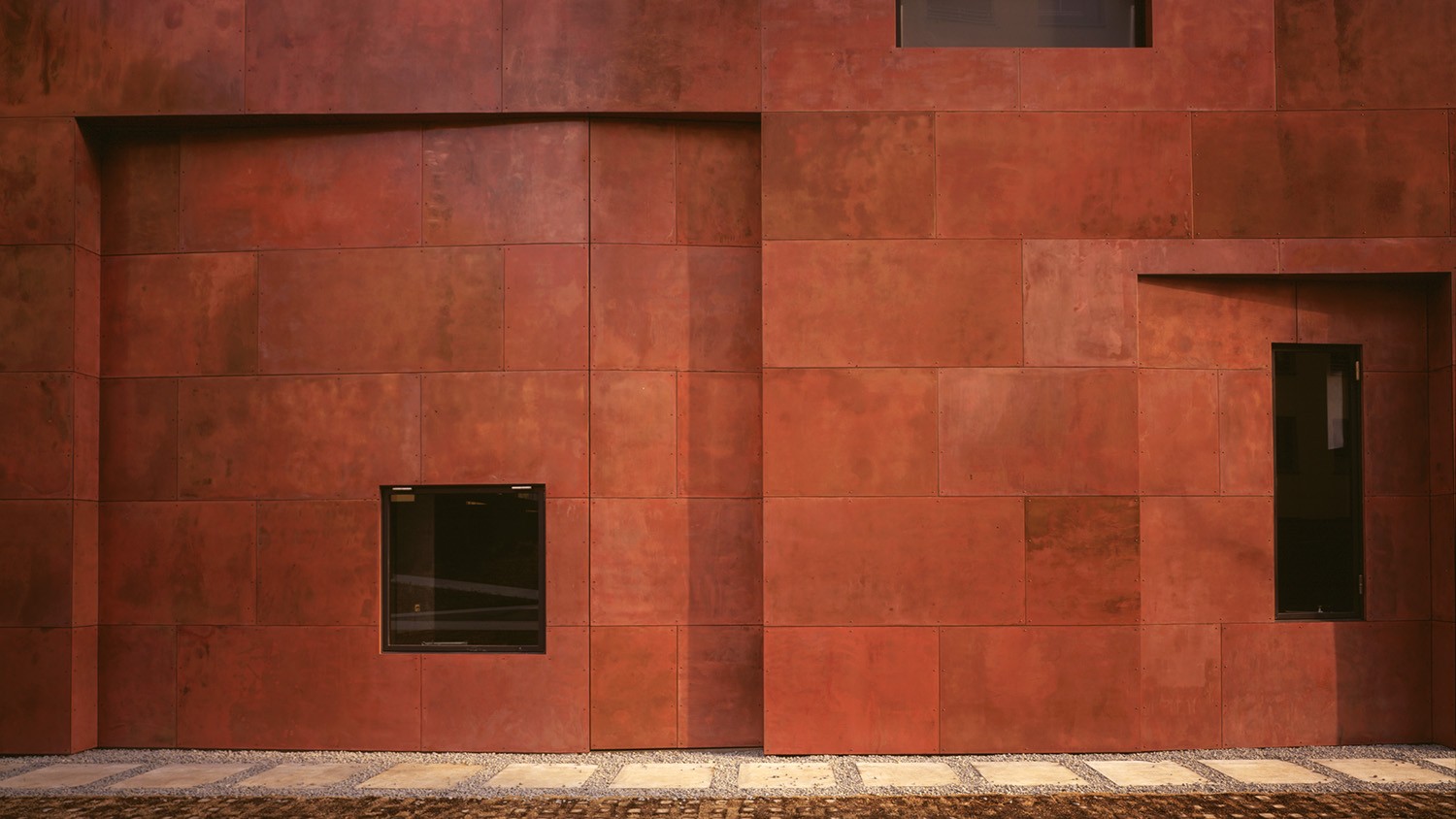 https://s3.us-east-2.amazonaws.com/steven-holl/uploads/projects/project-images/PaulWarchol_Makuhari_96-031-19B_WH.jpg https://s3.us-east-2.amazonaws.com/steven-holl/uploads/projects/project-images/PaulWarchol_Makuhari_96-031-19B_WH.jpg