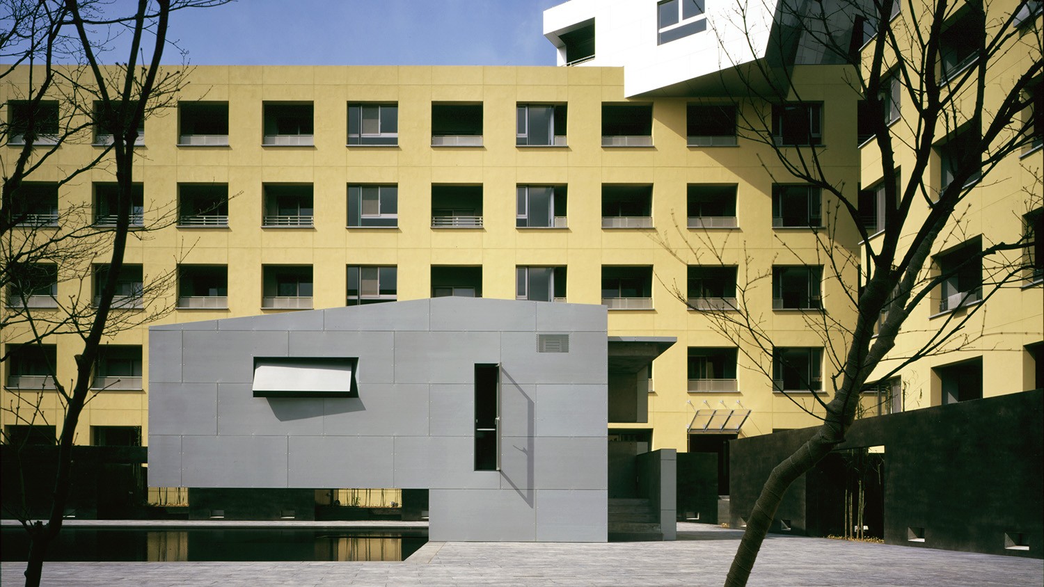https://s3.us-east-2.amazonaws.com/steven-holl/uploads/projects/project-images/PaulWarchol_Makuhari_96-031-38B_WH.jpg https://s3.us-east-2.amazonaws.com/steven-holl/uploads/projects/project-images/PaulWarchol_Makuhari_96-031-38B_WH.jpg