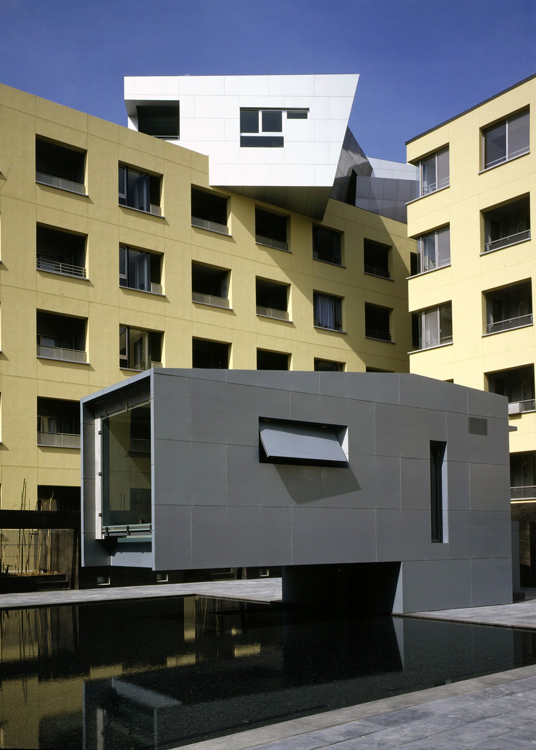 https://s3.us-east-2.amazonaws.com/steven-holl/uploads/projects/project-images/PaulWarchol_Makuhari_96-031-45B_WV.jpg https://s3.us-east-2.amazonaws.com/steven-holl/uploads/projects/project-images/PaulWarchol_Makuhari_96-031-45B_WV.jpg