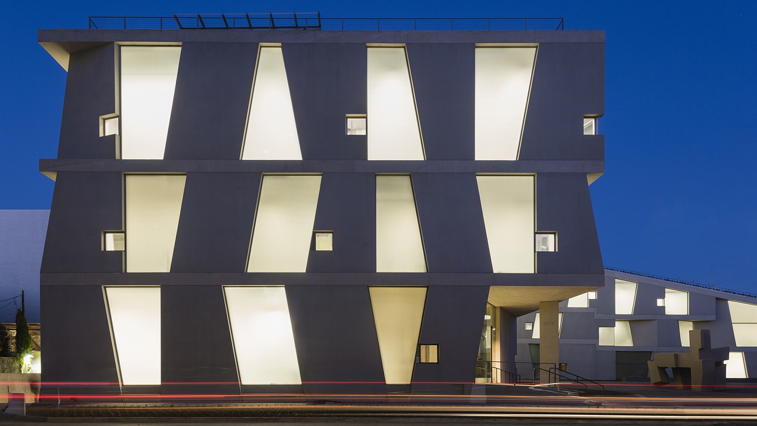 https://s3.us-east-2.amazonaws.com/steven-holl/uploads/projects/project-images/RichardBarnes_Glassell_2C6A4192_WH.jpg https://s3.us-east-2.amazonaws.com/steven-holl/uploads/projects/project-images/RichardBarnes_Glassell_2C6A4192_WH.jpg