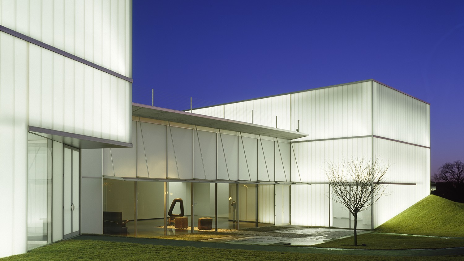 https://s3.us-east-2.amazonaws.com/steven-holl/uploads/projects/project-images/RolandHalbe_NAMA_RH1625-233 outside noguchi_WH.jpg https://s3.us-east-2.amazonaws.com/steven-holl/uploads/projects/project-images/RolandHalbe_NAMA_RH1625-233 outside noguchi_WH.jpg