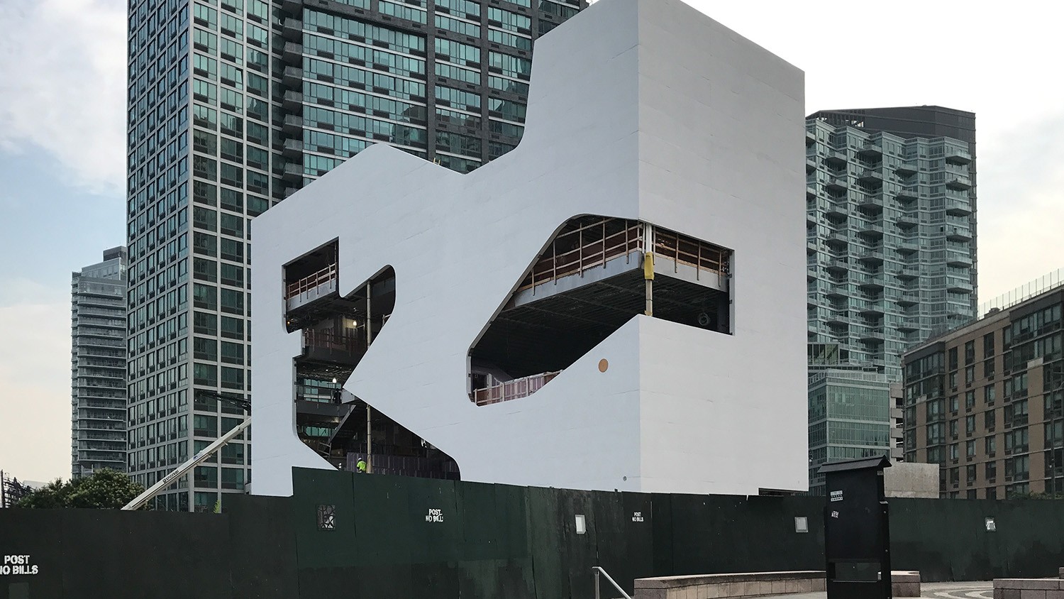 https://s3.us-east-2.amazonaws.com/steven-holl/uploads/projects/project-images/SHA_Queens_Construction_1.jpg https://s3.us-east-2.amazonaws.com/steven-holl/uploads/projects/project-images/SHA_Queens_Construction_1.jpg