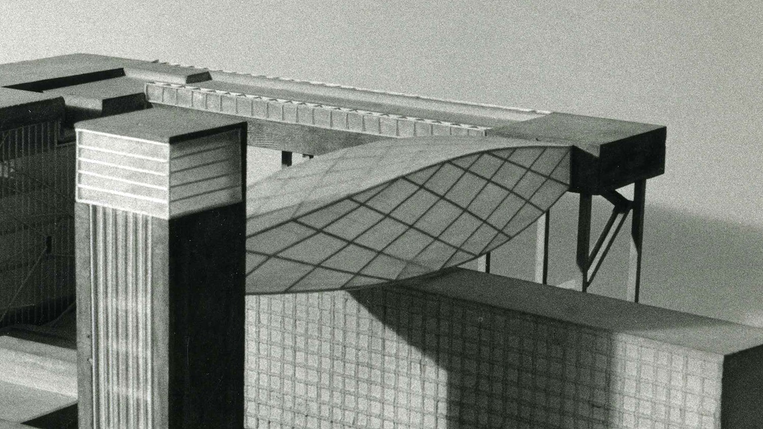 https://s3.us-east-2.amazonaws.com/steven-holl/uploads/projects/project-images/StevenHollArchitects_Berlin_bridge_closeup_WH.jpg https://s3.us-east-2.amazonaws.com/steven-holl/uploads/projects/project-images/StevenHollArchitects_Berlin_bridge_closeup_WH.jpg