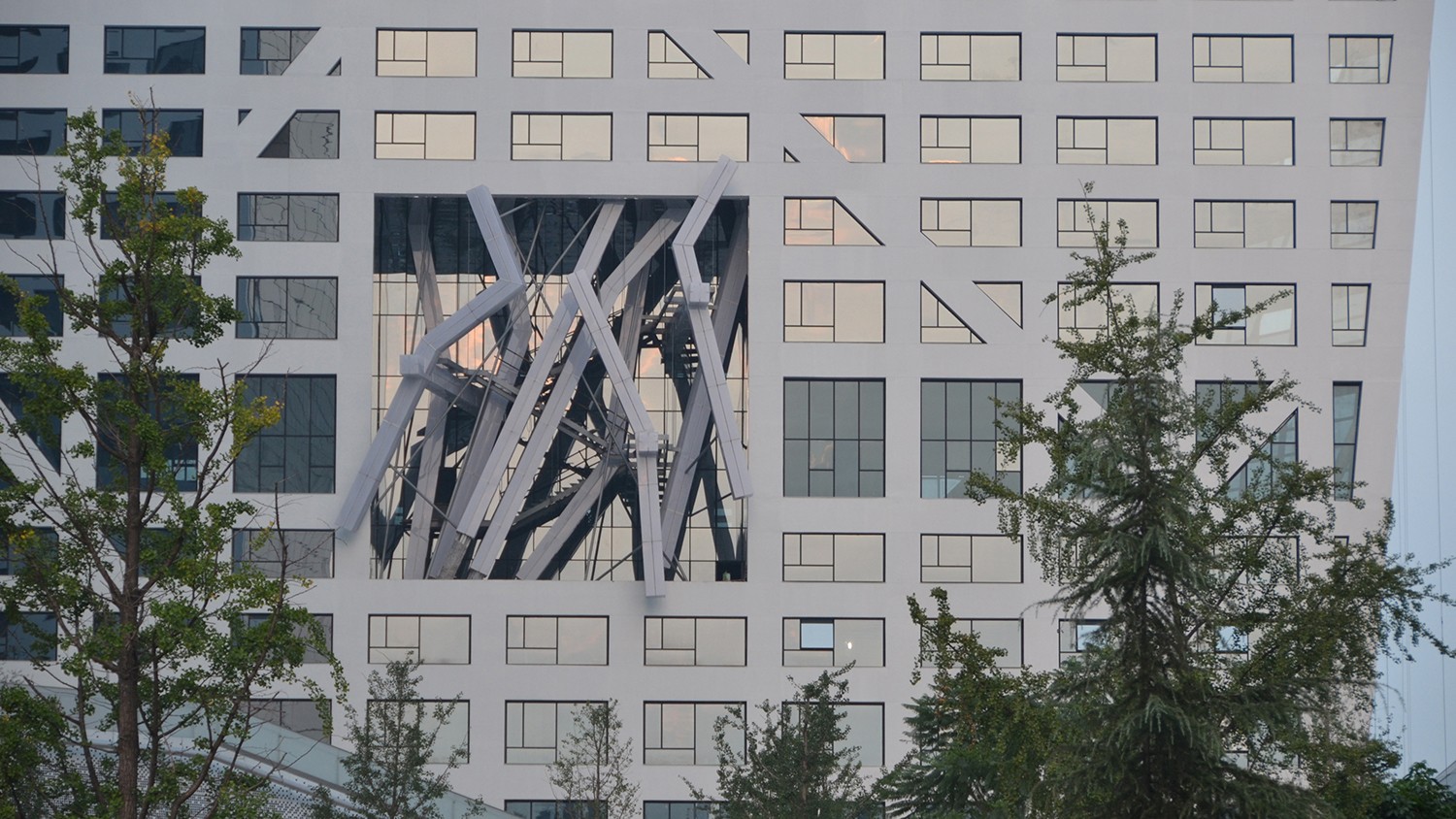 https://s3.us-east-2.amazonaws.com/steven-holl/uploads/projects/project-images/StevenHollArchitects_Chengdu_DSC_4076_WH.jpg https://s3.us-east-2.amazonaws.com/steven-holl/uploads/projects/project-images/StevenHollArchitects_Chengdu_DSC_4076_WH.jpg
