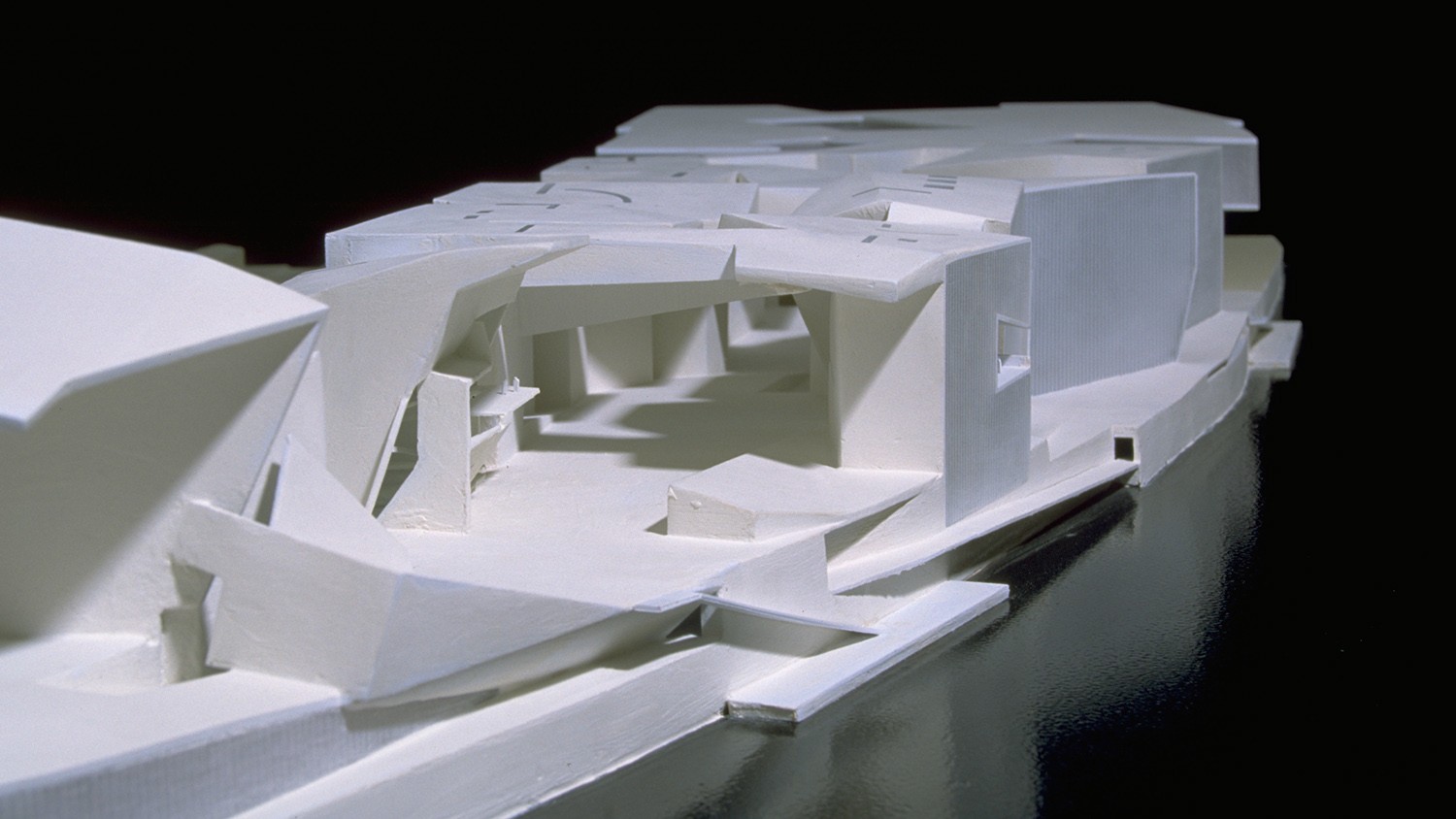 https://s3.us-east-2.amazonaws.com/steven-holl/uploads/projects/project-images/StevenHollArchitects_IleSeguin_front_WH.jpg https://s3.us-east-2.amazonaws.com/steven-holl/uploads/projects/project-images/StevenHollArchitects_IleSeguin_front_WH.jpg