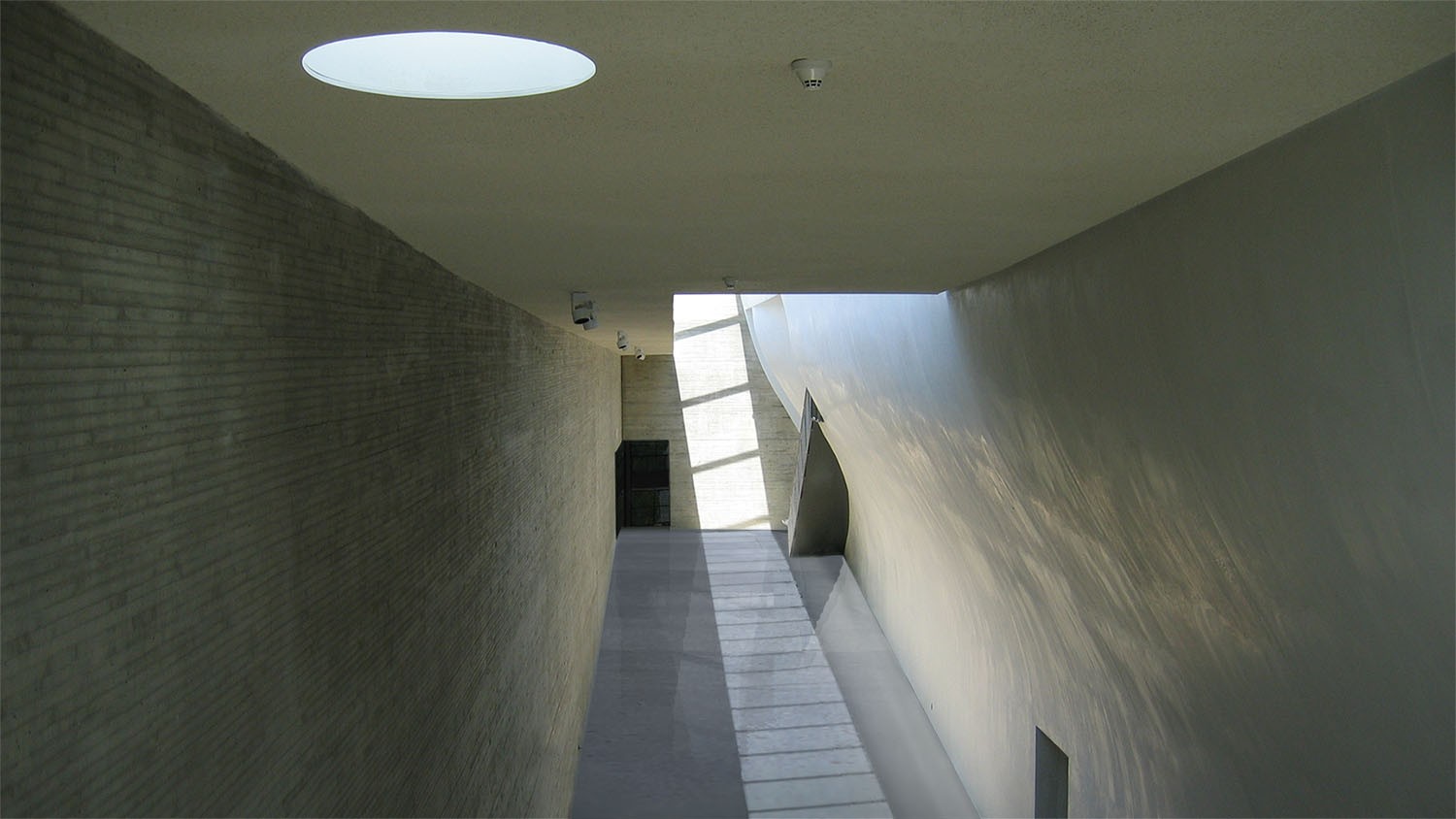 https://s3.us-east-2.amazonaws.com/steven-holl/uploads/projects/project-images/StevenHollArchitects_Whitney_Interior3_WH.jpg https://s3.us-east-2.amazonaws.com/steven-holl/uploads/projects/project-images/StevenHollArchitects_Whitney_Interior3_WH.jpg