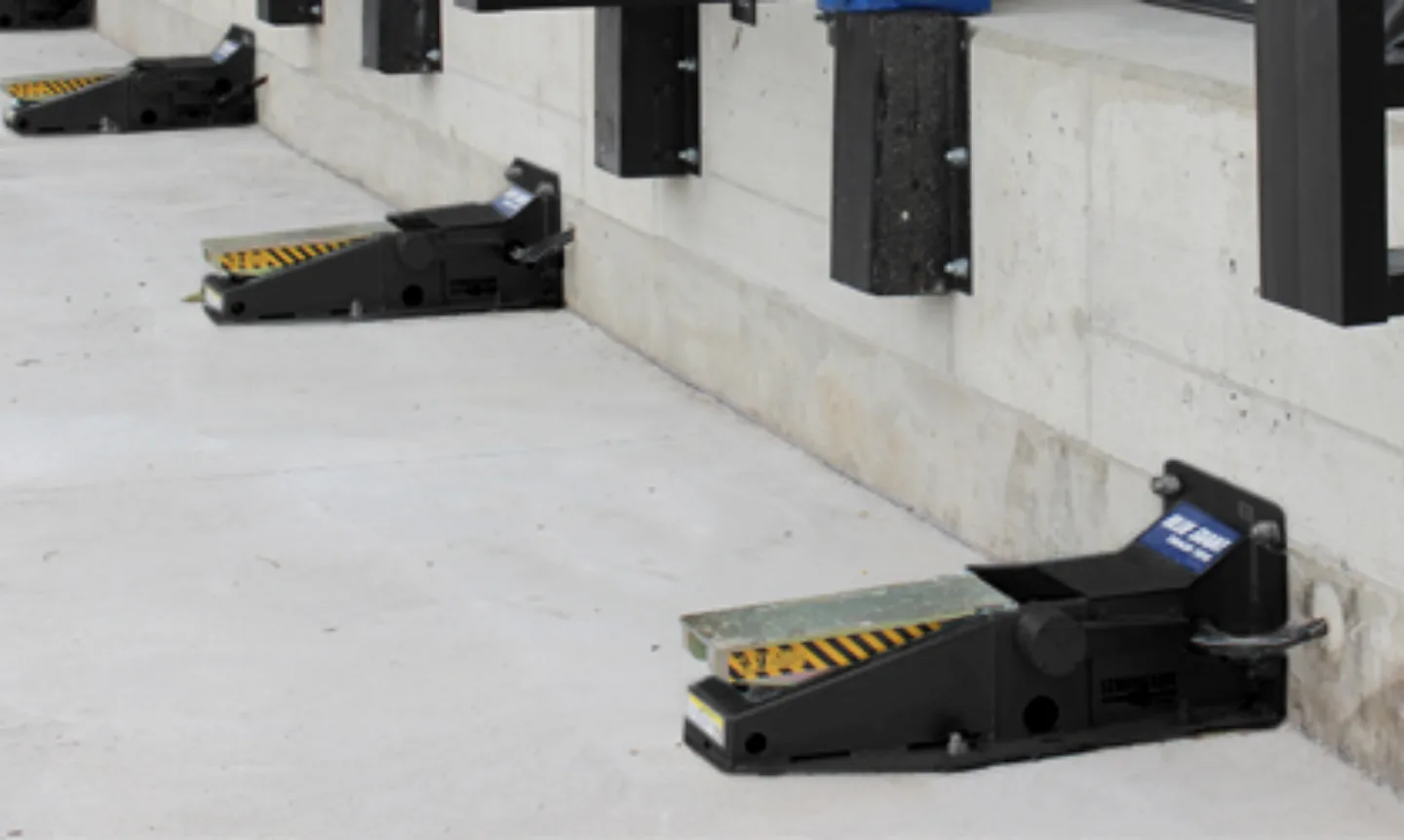 Loading dock vehicle restraints