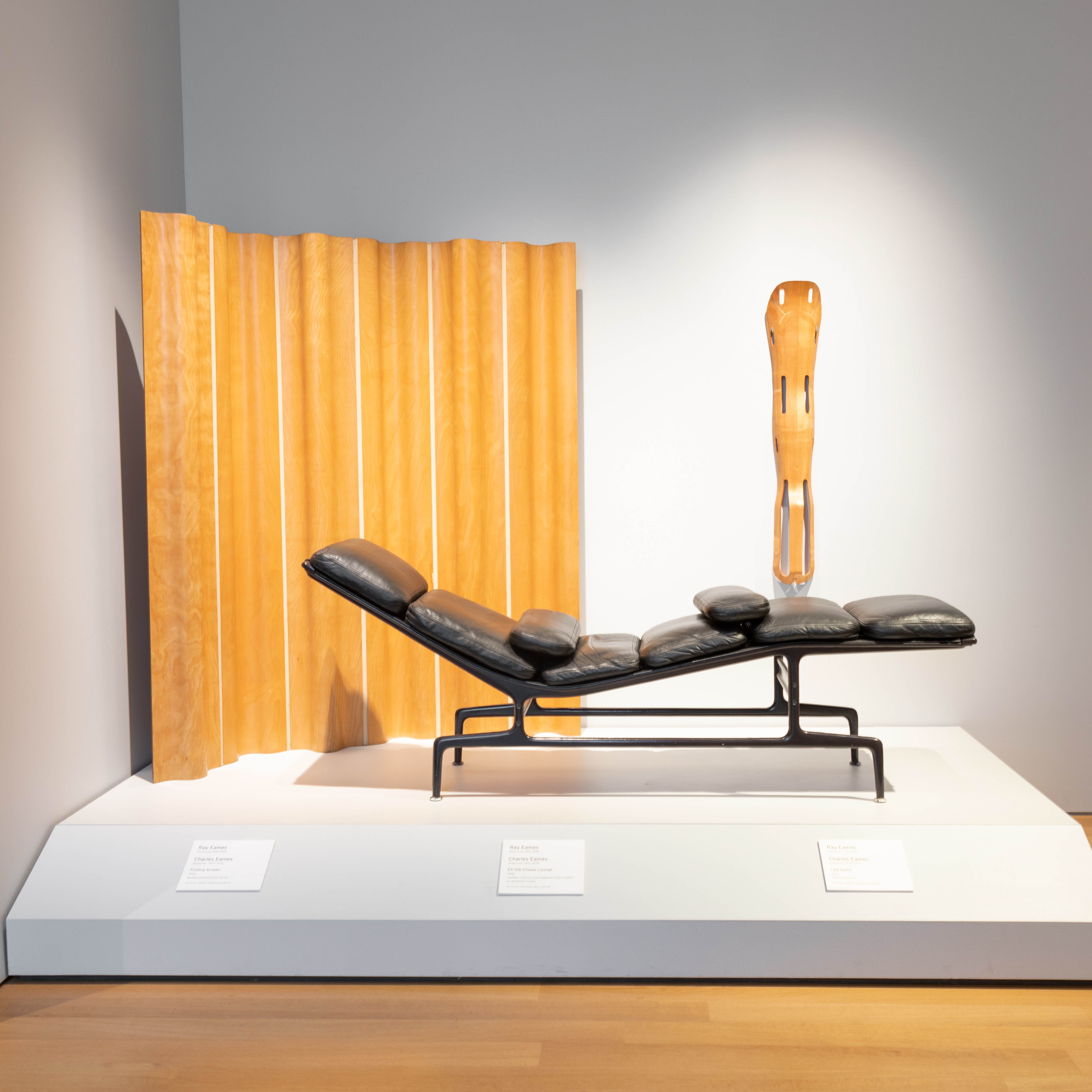CHARLES EAMES：FURNITURE FROM THE DESIGN Charles Eames Style Lounge Chair And Ottoman Replica