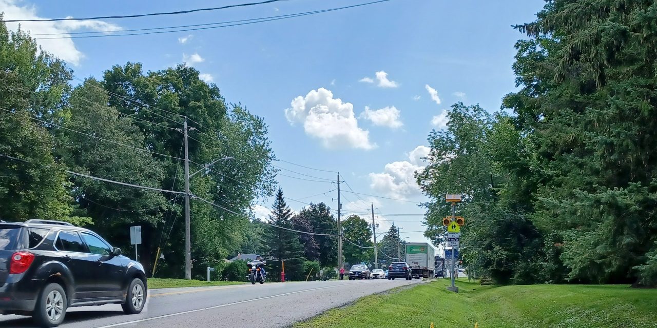 Sidewalk wanted for busy road in Vankleek Hill