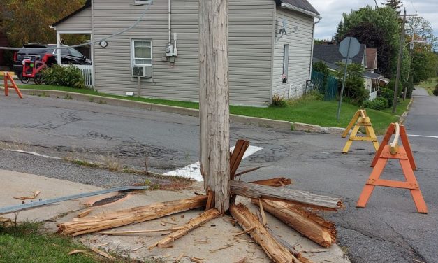 Collision causes power outage in Vankleek Hill