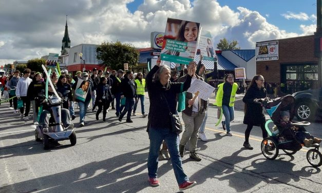 Community members and volunteers celebrate Mental Illness Awareness Week