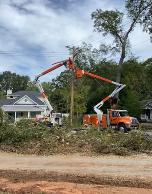 Local linemen help after Hurricanes in southern US