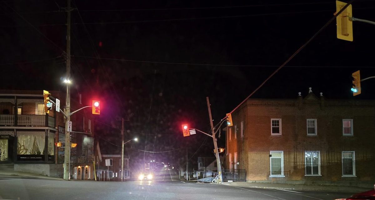 Truck strikes pole at Vankleek Hill intersection