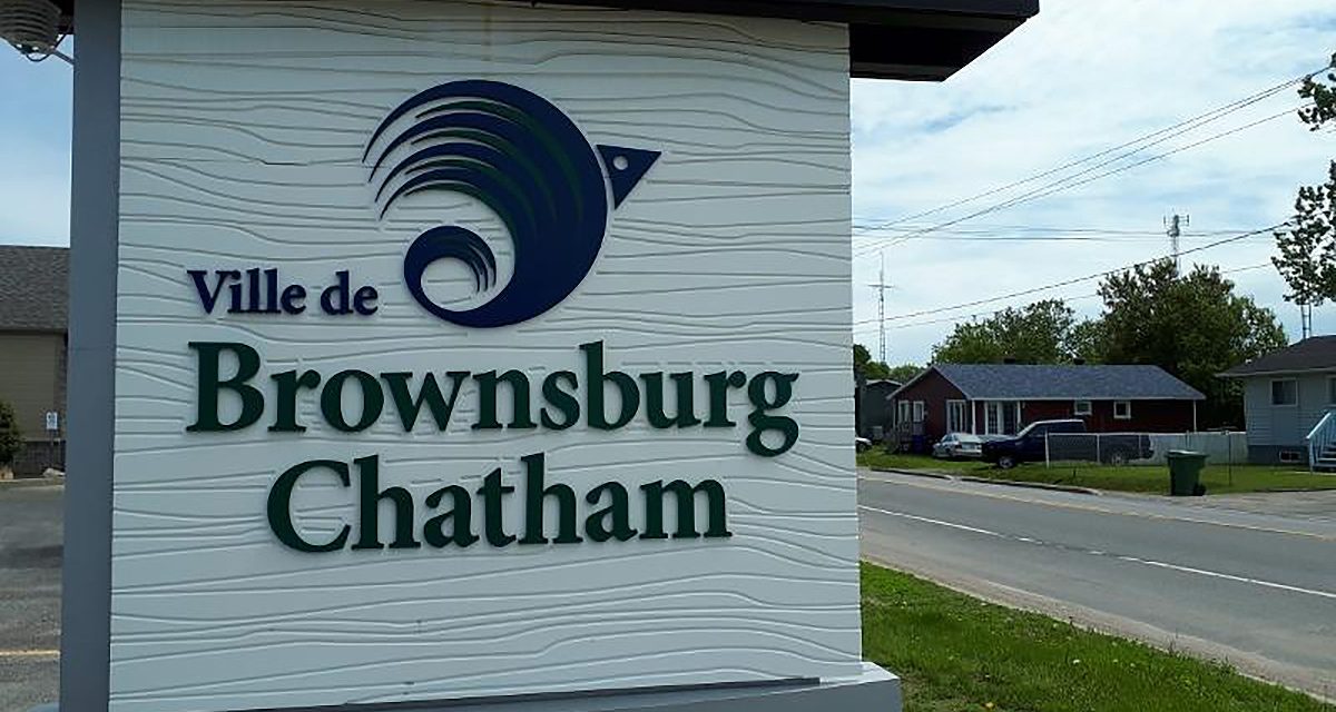 Town and union sign new collective agreement in Brownsburg-Chatham