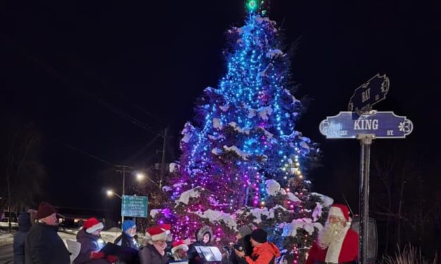 Tree lighting in L’Orignal, and send your letters to Santa!