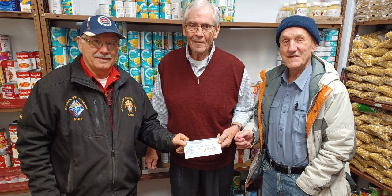 Chevaliers de Colomb share with food bank in Vankleek Hill