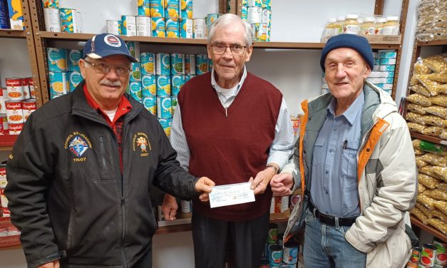 Chevaliers de Colomb share with food bank in Vankleek Hill